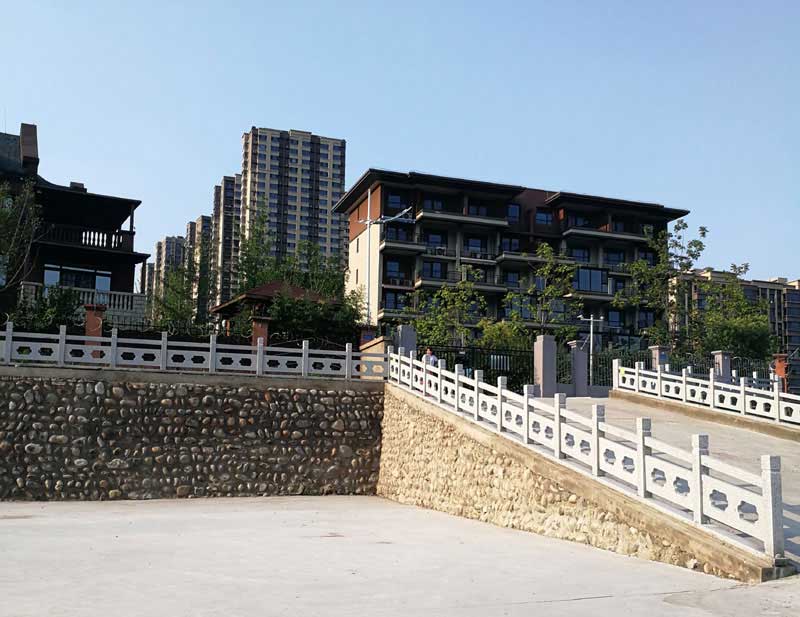 ������ɽ�̹��@����