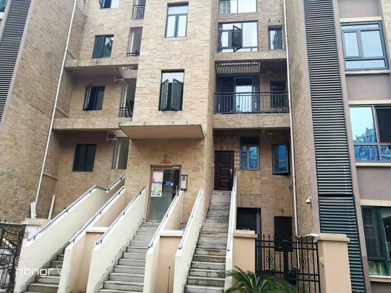 �e����������