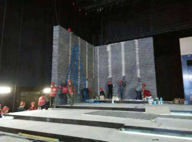 �e����������