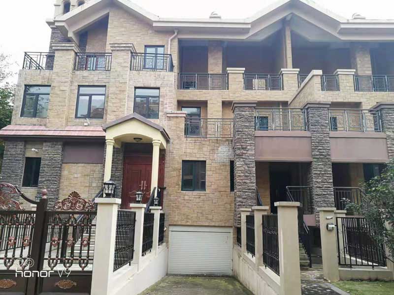 �e����������