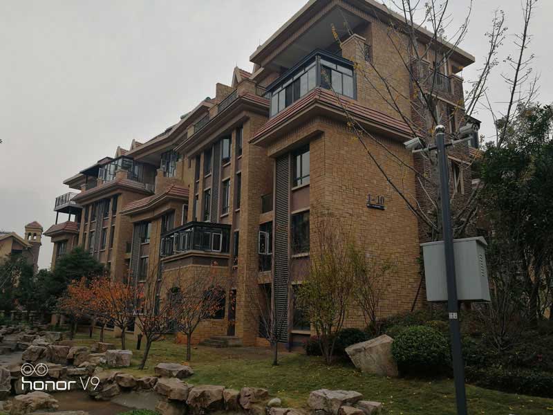 �e����������