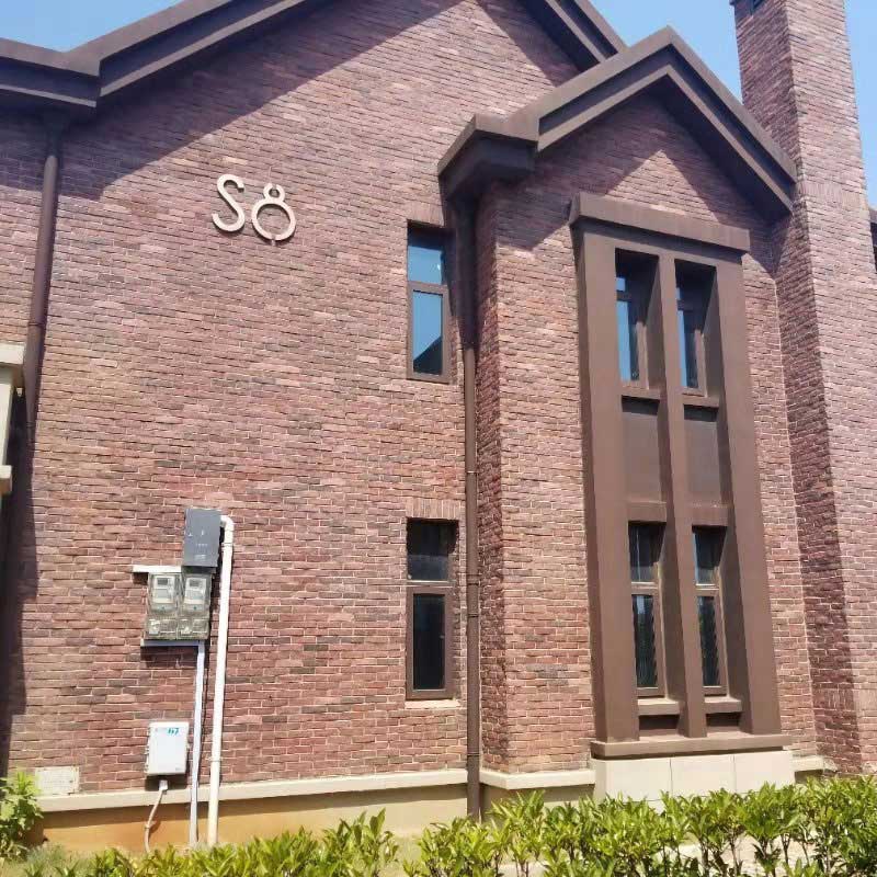 �e����������