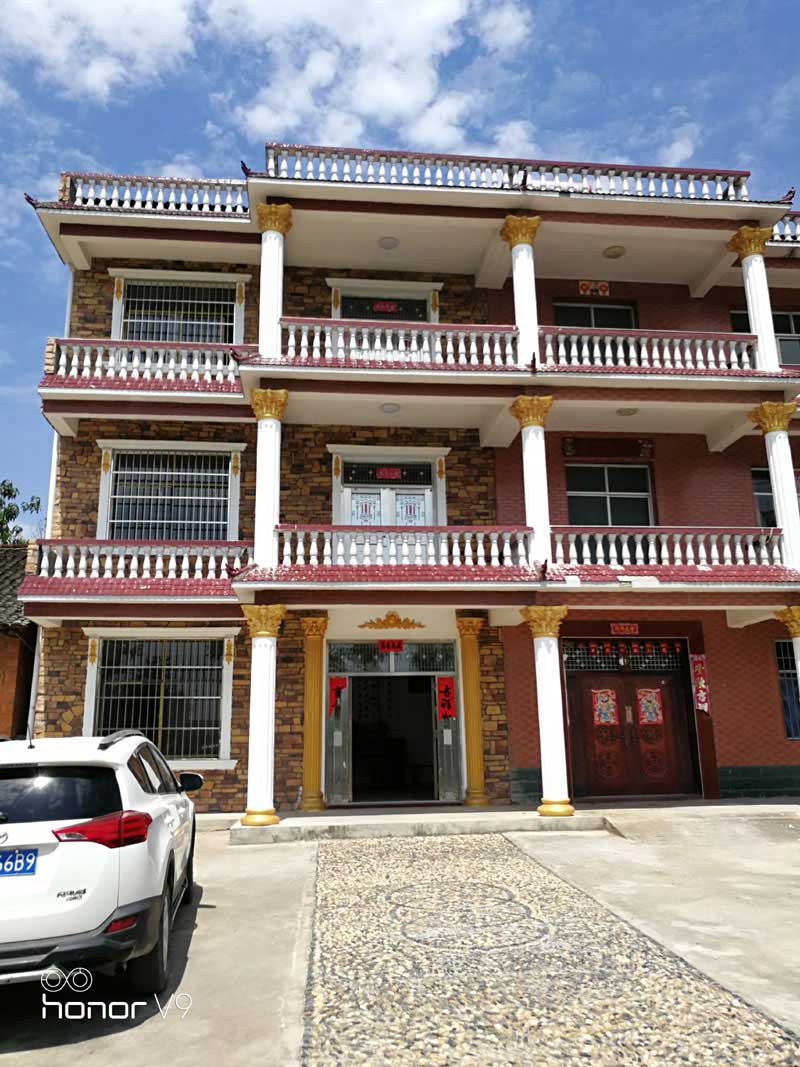 �e����������