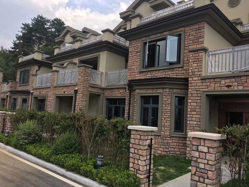 �e����������