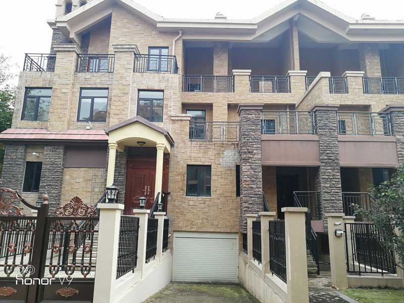 �e����������