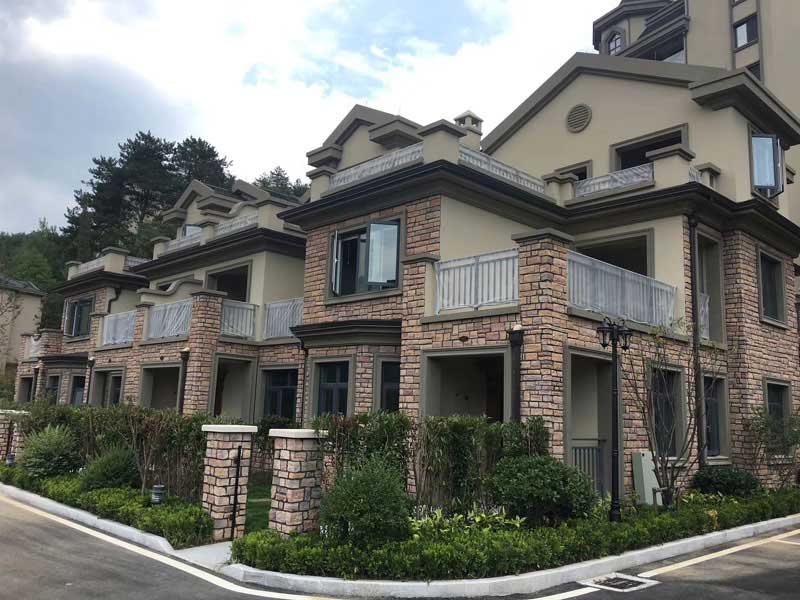 �e����������