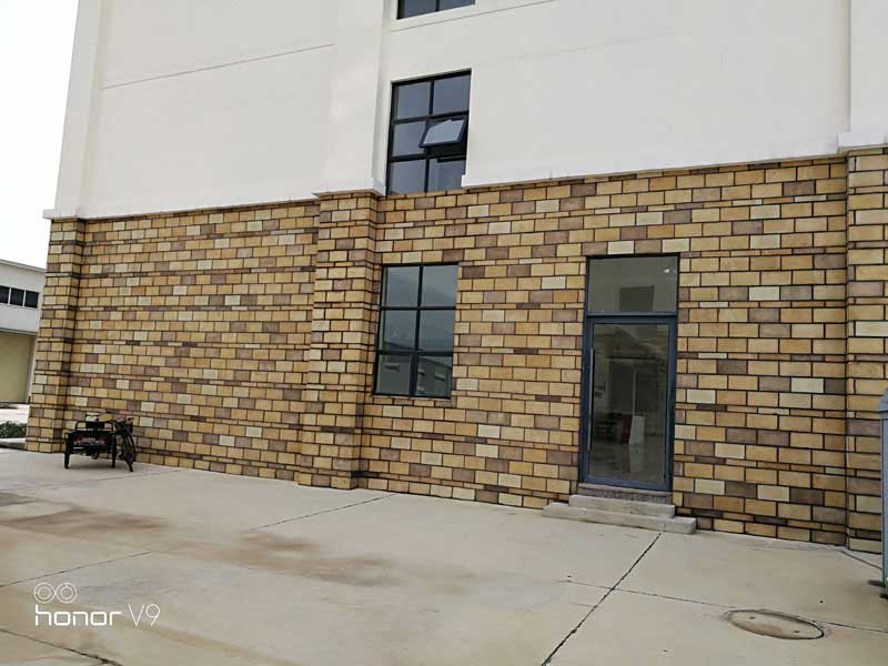 �e����������